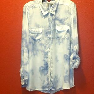 Soft adjustable long-sleeved button up blouse